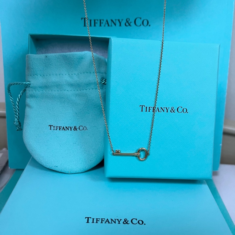 🔴Authentic VINTAGE TIFFANY & CO 18K GOLD Attached Key Pendent Chain Necklace 🔴 - Picture 5 of 12